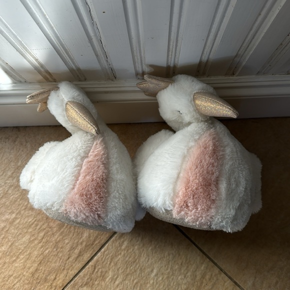 CUTEST SWAN SLIPPERS! Size 5-6 Women, no tags. Fluffy fleece inside. Washable! - Picture 6 of 6